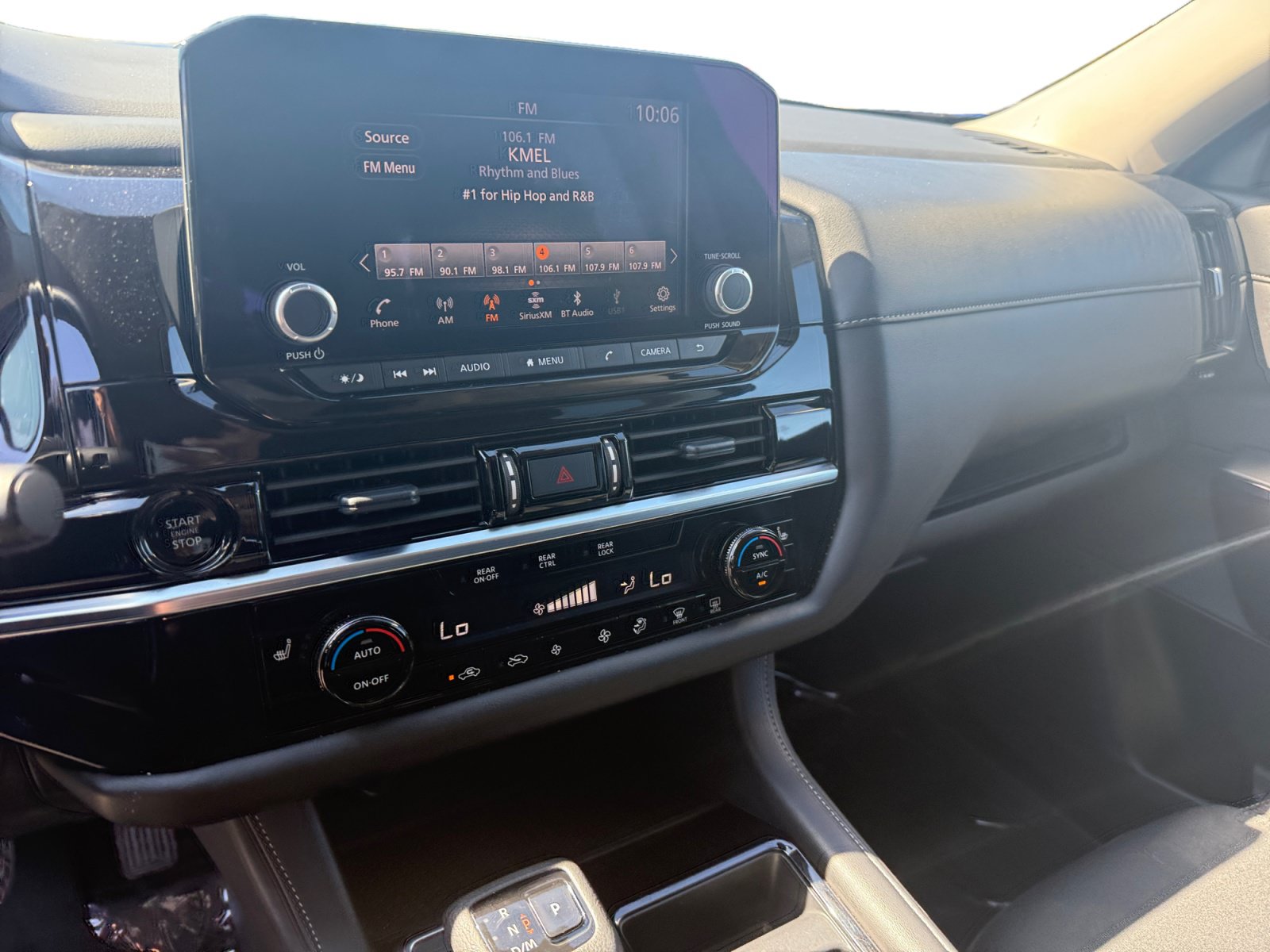 Used 2025 Nissan Pathfinder SV FWD image 12
