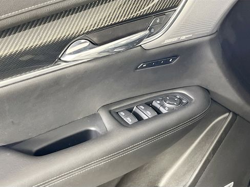 Used 2022 Cadillac XT6 Sport w/ Technology Package image 18