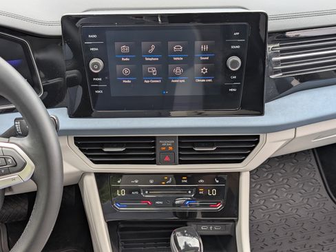 Used 2025 Volkswagen Jetta SE w/ Sunroof Package FWD image 25