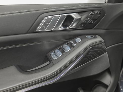 Used 2022 BMW X7 xDrive40i w/ M Sport Package image 13