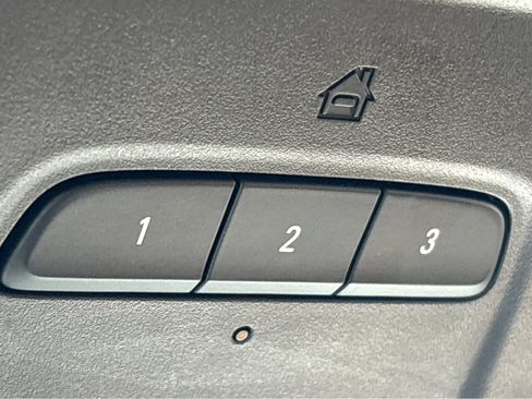 Used 2023 Chevrolet Traverse Premier image 27