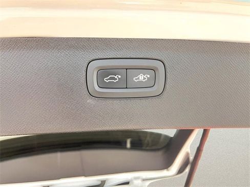 Used 2024 Volvo XC90 B5 Plus image 10