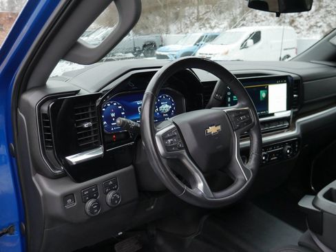 Used 2022 Chevrolet Silverado 1500 LT w/ Z71 Off-Road Package image 10