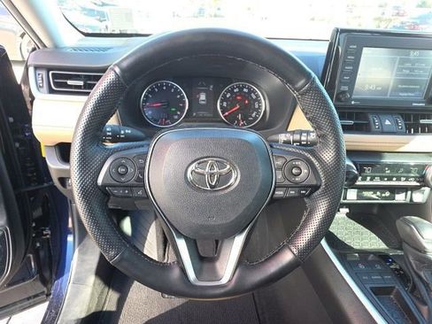 Used 2021 Toyota RAV4 XLE Premium image 15