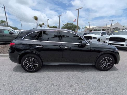 Used 2025 Mercedes-Benz GLC 300 4MATIC image 4
