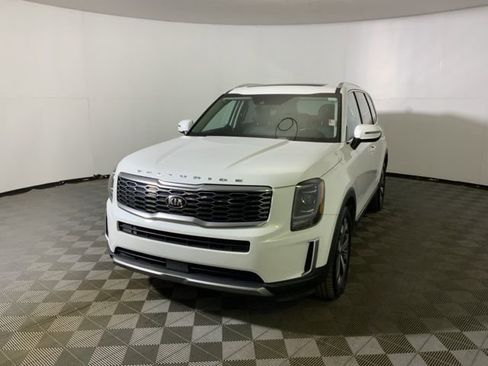 Used 2020 Kia Telluride EX w/ EX Premium Package AWD/4WD image 3