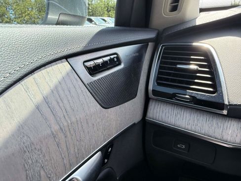 Used 2023 Volvo XC90 B6 Ultimate w/ Protection Package Premier AWD/4WD image 18