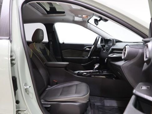 Used 2024 Chevrolet Trax ACTIV w/ Sunroof Package FWD image 40