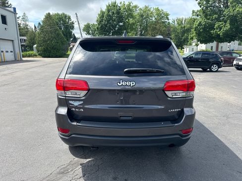 Used 2019 Jeep Grand Cherokee Laredo AWD/4WD image 4