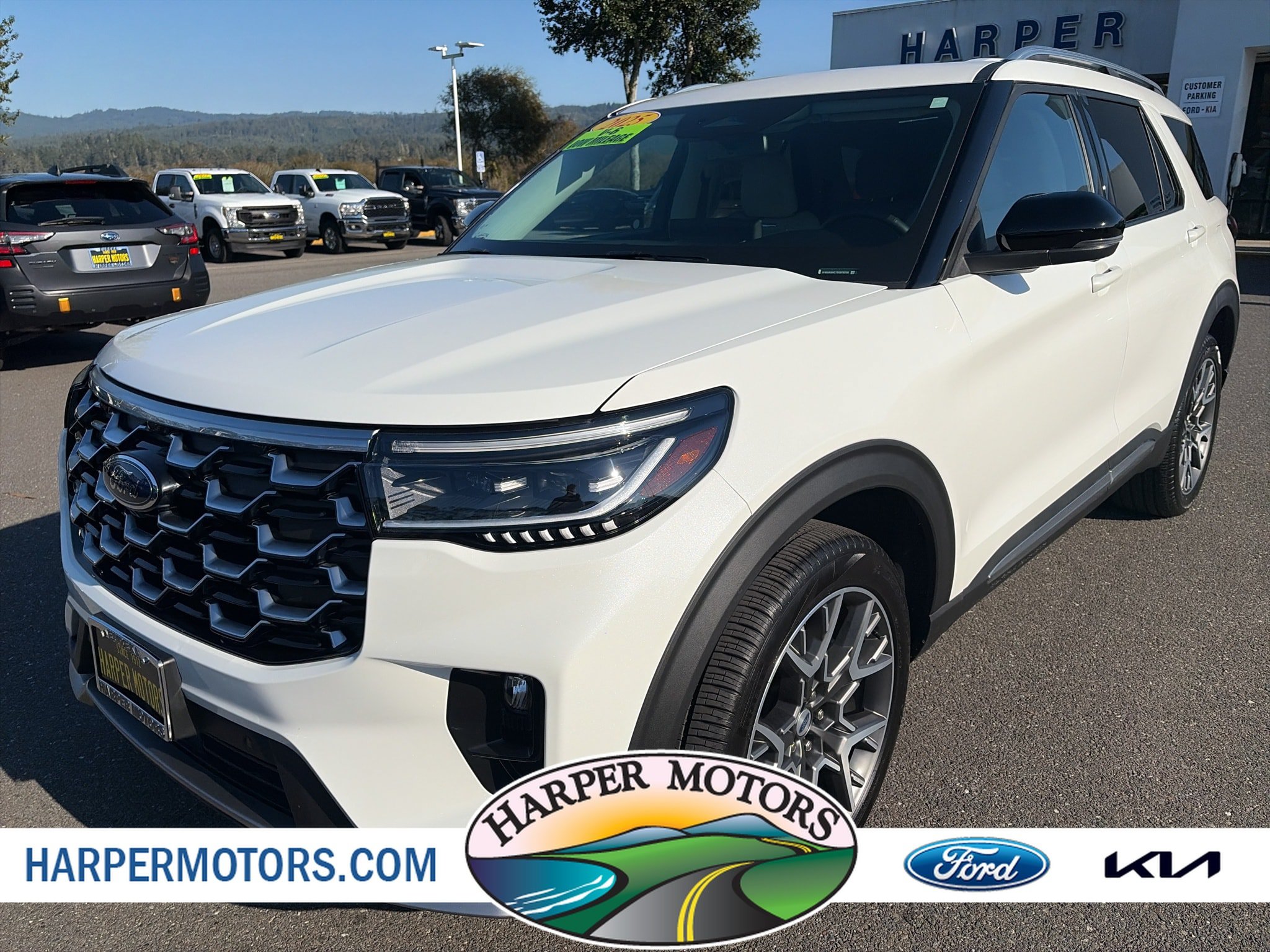 Used 2025 Ford Explorer Platinum w/ Ultimate Package AWD/4WD image 1