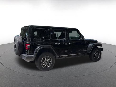 Used 2025 Jeep Wrangler Unlimited Sahara AWD/4WD image 14