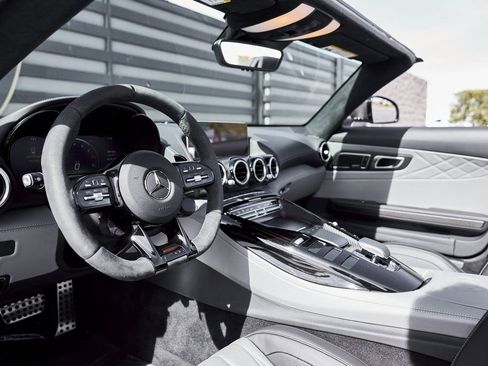Used 2020 Mercedes-Benz AMG GT R image 2