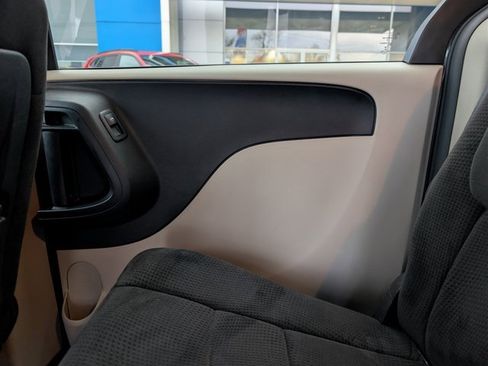 Used 2013 Dodge Grand Caravan SE image 17