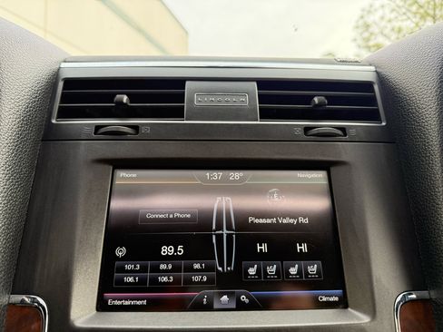 Used 2015 Lincoln Navigator 4WD 4dr image 32