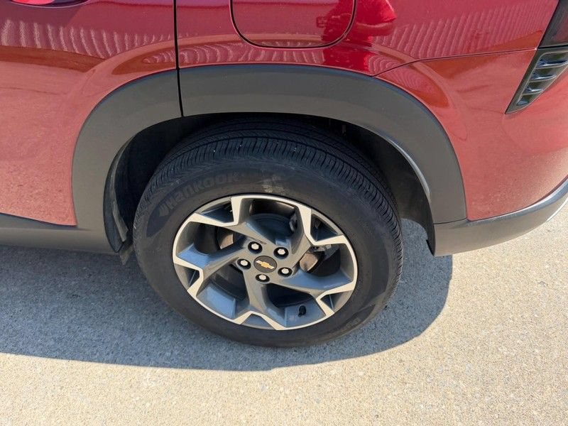 Used 2025 Chevrolet Trax LT FWD image 6