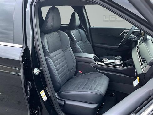 New 2025 Mitsubishi Outlander SE image 8