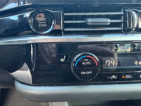 Used 2025 Nissan Pathfinder SL image 28