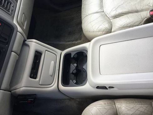 Used 2002 Chevrolet Suburban LT AWD/4WD image 18