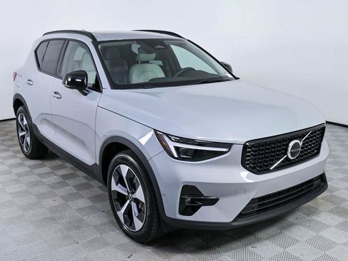 Certified 2026 Volvo XC40 B5 Plus AWD/4WD image 27