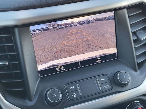 Used 2021 GMC Acadia SLE w/ Driver Convenience Package image 16