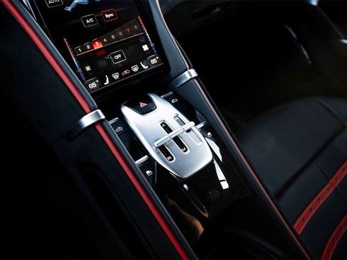 Used 2024 Ferrari Roma Spider image 27