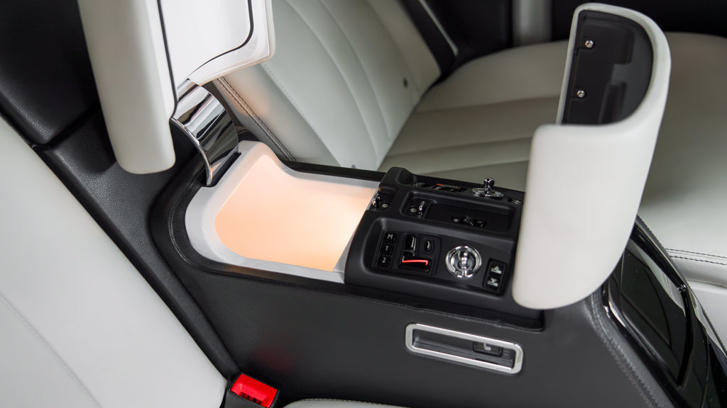Used 2014 Rolls-Royce Phantom Sedan RWD image 38