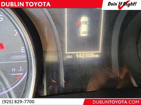 Used 2019 Toyota Camry SE FWD image 1