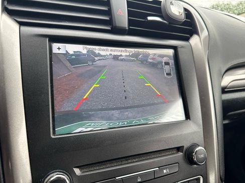 Used 2017 Ford Fusion SE w/ Fusion SE Technology Package FWD image 21