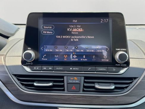 Used 2024 Nissan Altima 2.5 SV FWD image 18