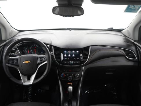 Used 2020 Chevrolet Trax LT w/ LT Convenience Package AWD/4WD image 13