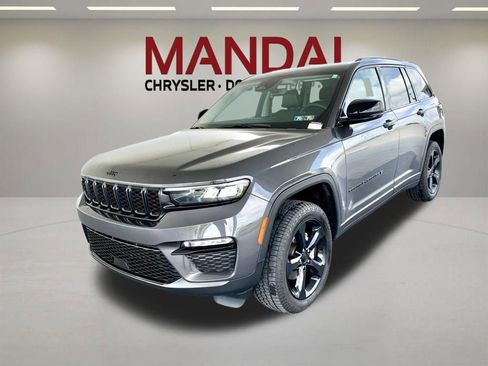 Used 2023 Jeep Grand Cherokee Limited w/ Black Appearance Package AWD/4WD image 1
