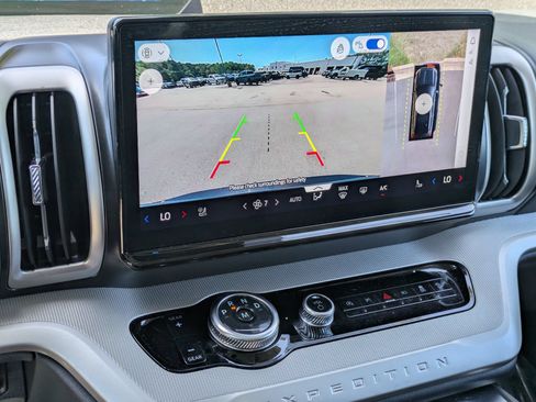 Used 2025 Ford Expedition Active AWD/4WD image 21