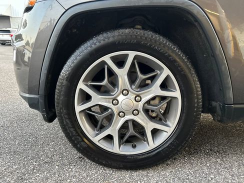 Used 2019 Jeep Grand Cherokee Limited image 7