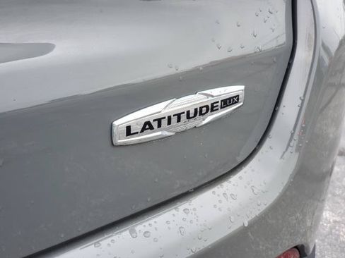 Used 2023 Jeep Compass Latitude AWD/4WD image 30