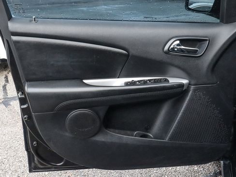 Used 2019 Dodge Journey SE image 13