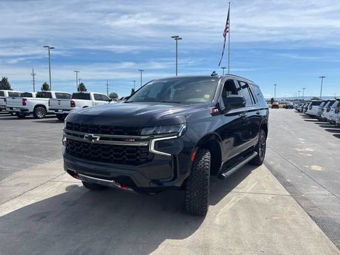 Certified 2022 Chevrolet Tahoe Z71 w/ Luxury Package AWD/4WD image 7