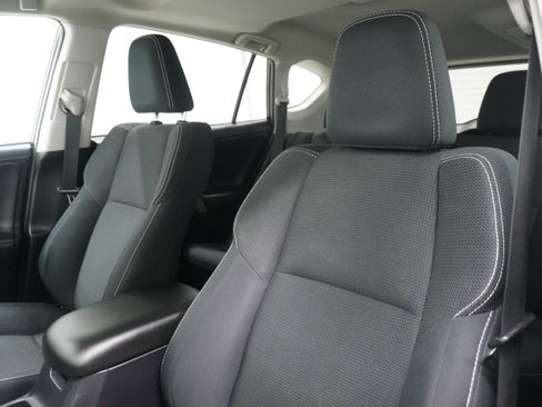 Used 2018 Toyota RAV4 XLE FWD image 11