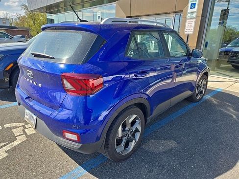Certified 2023 Hyundai Venue Limited FWD image 9