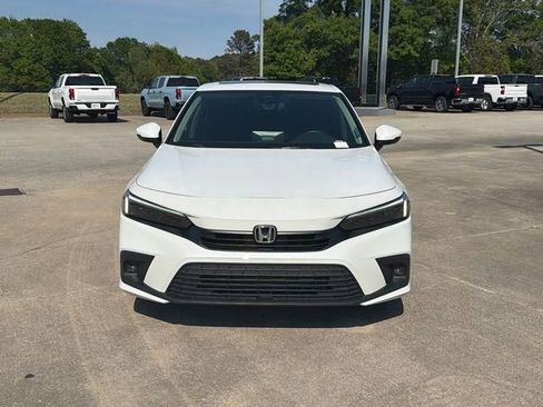 Used 2022 Honda Civic Touring image 2