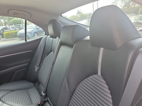 Used 2022 Toyota Camry SE FWD image 13