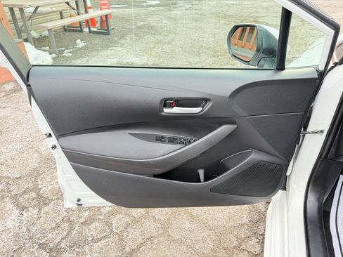 Used 2021 Toyota Corolla LE image 16
