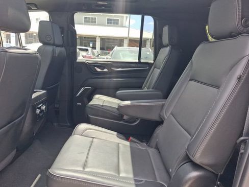 Used 2024 GMC Yukon XL Denali AWD/4WD image 6