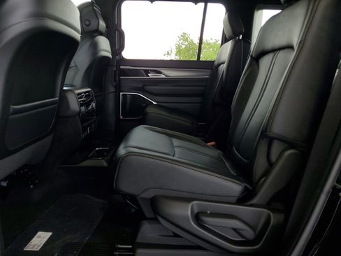 New 2026 Jeep Grand Wagoneer Limited AWD/4WD image 9
