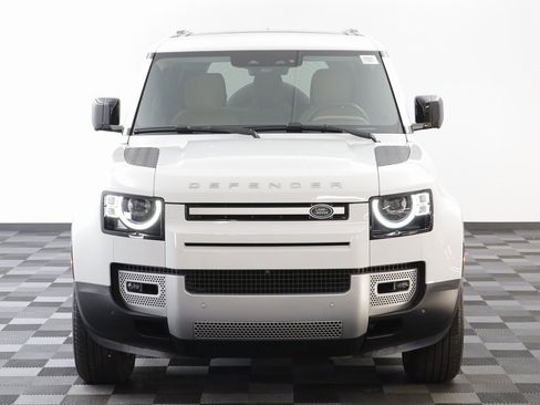 Used 2025 Land Rover Defender 110 S image 23