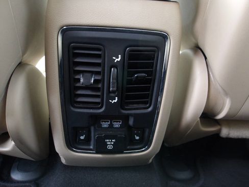 Used 2014 Jeep Grand Cherokee Limited w/ Luxury Group II image 17