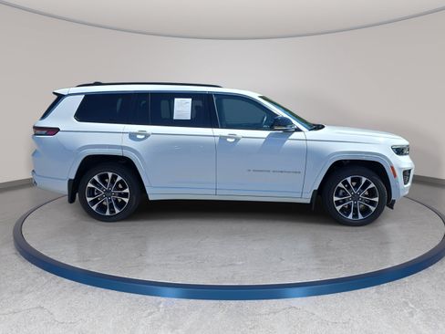 Used 2024 Jeep Grand Cherokee L Overland w/ Advanced Protech Group III AWD/4WD image 4