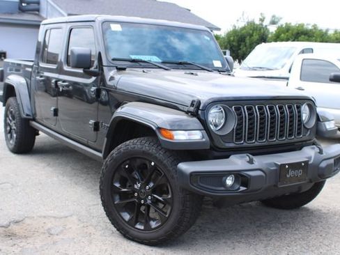 Used 2025 Jeep Gladiator Sport AWD/4WD image 6