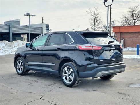 Used 2024 Ford Edge SEL w/ Convenience Package image 3