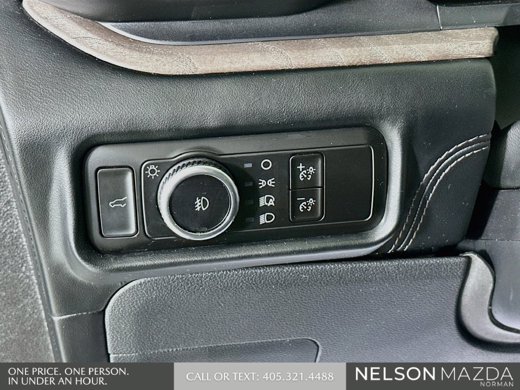 Used 2023 Ford Explorer Platinum w/ Technology Package AWD/4WD image 11