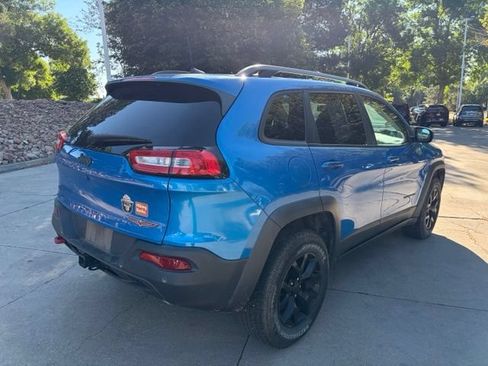 Used 2018 Jeep Cherokee Trailhawk w/ Comfort/Convenience Group AWD/4WD image 3